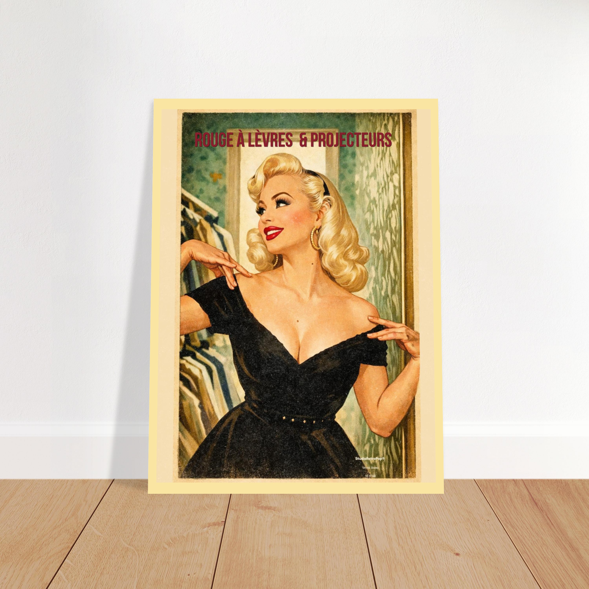 Affiche Rouge à lèvres & Projecteurs | Affiche vintage rétro – Collection Vintage Stories VS N°001 – StudioRetroPop® – 30x40 cm / 12x16″
