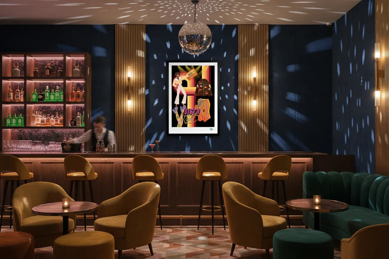 Mockup affiche Disco Night dans un bar branché