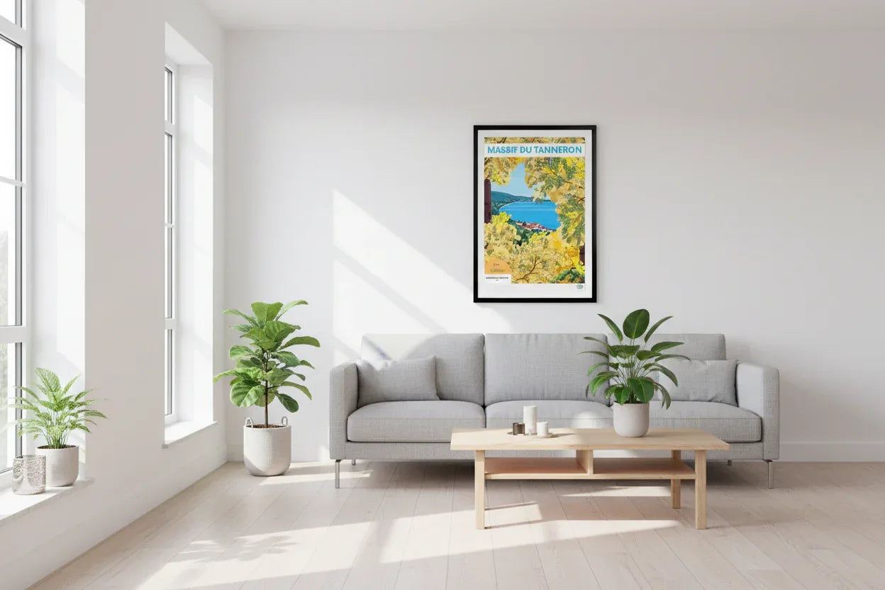 Salon avec grandes fenêtres